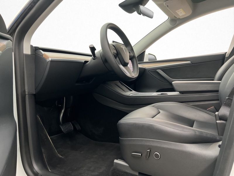 Tesla Model Y bild 11
