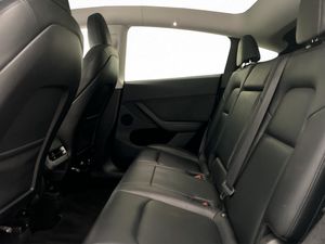 Tesla Model Y bild 15