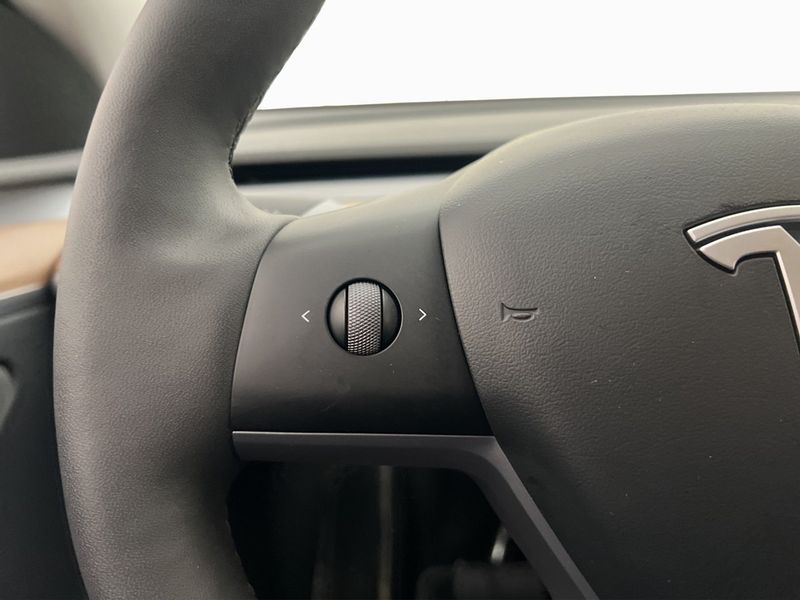 Tesla Model Y bild 17