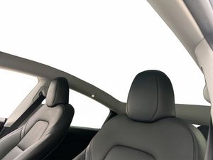 Tesla Model Y bild 12