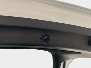 Tesla Model Y bild 32