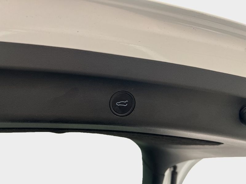 Tesla Model Y bild 32