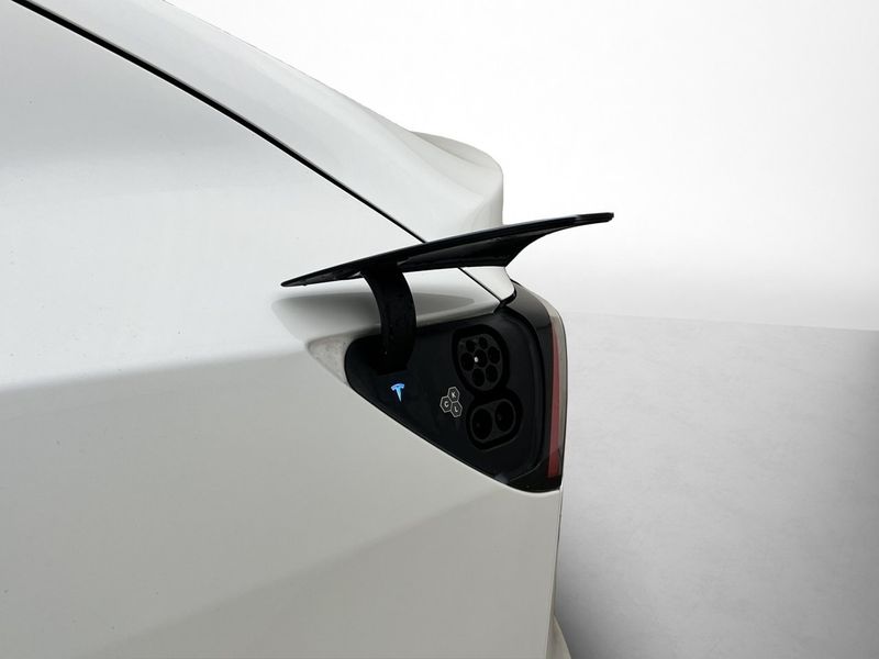 Tesla Model Y bild 33