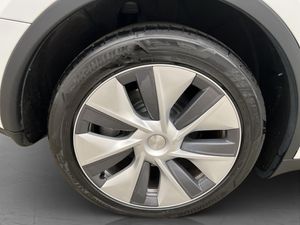 Tesla Model Y bild 36
