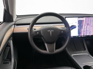 Tesla Model 3 bild 12