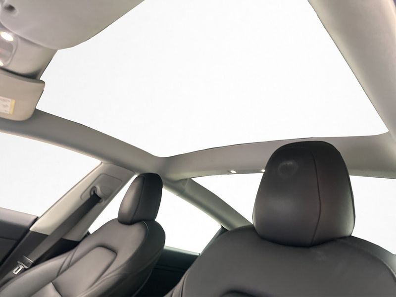 Tesla Model 3 bild 13