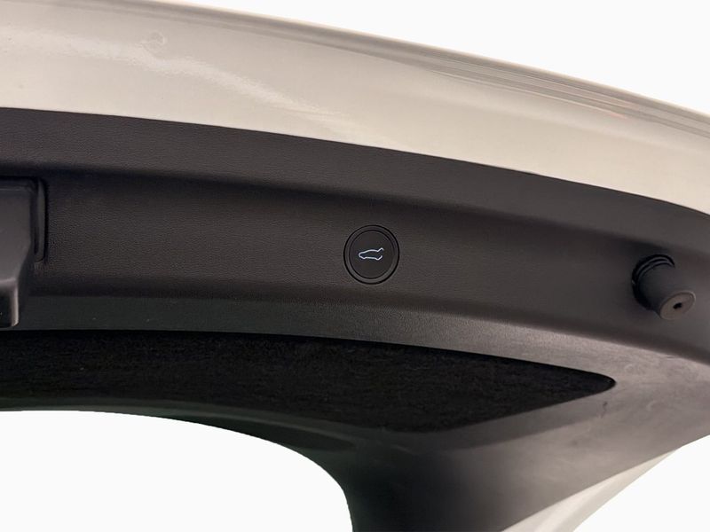 Tesla Model Y bild 30