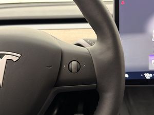 Tesla Model Y bild 14