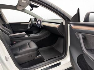 Tesla Model Y bild 27