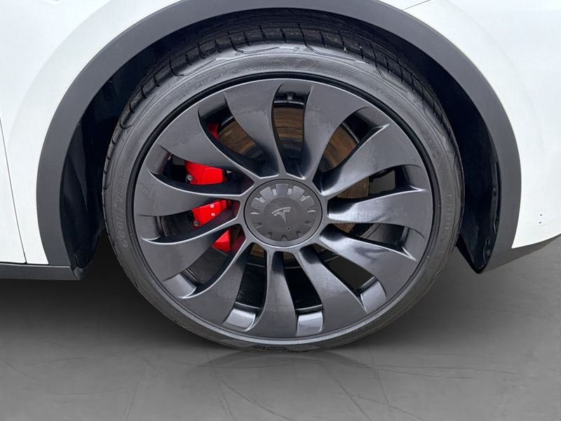 Tesla Model Y bild 32