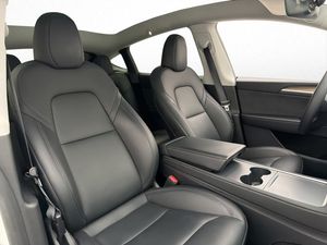 Tesla Model Y bild 26