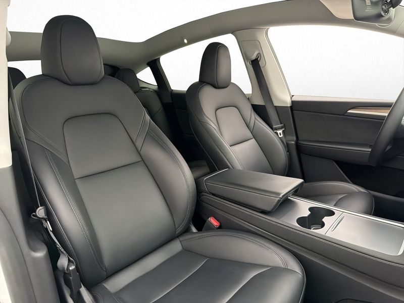 Tesla Model Y bild 26