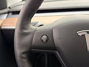 Tesla Model Y bild 13