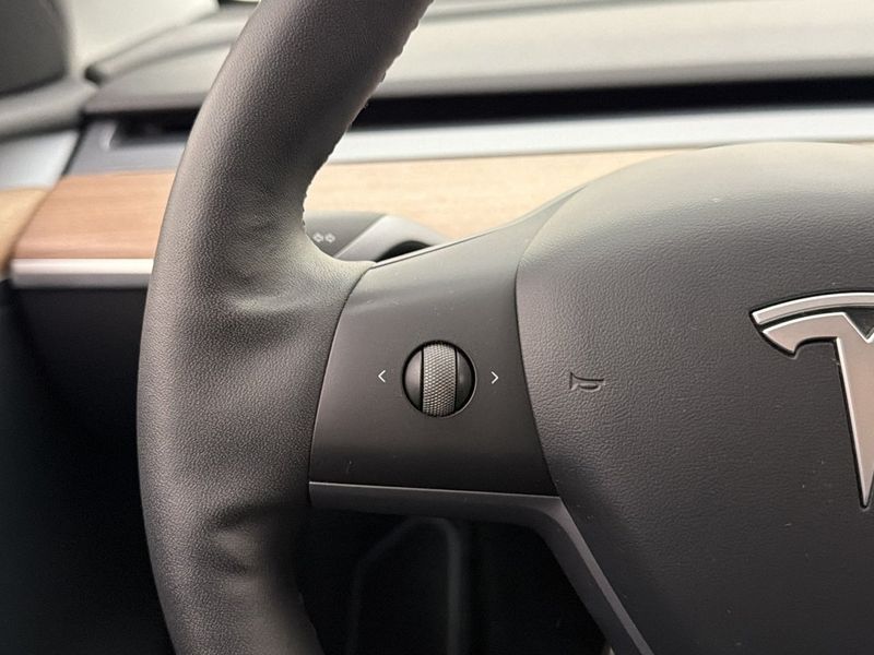 Tesla Model Y bild 13