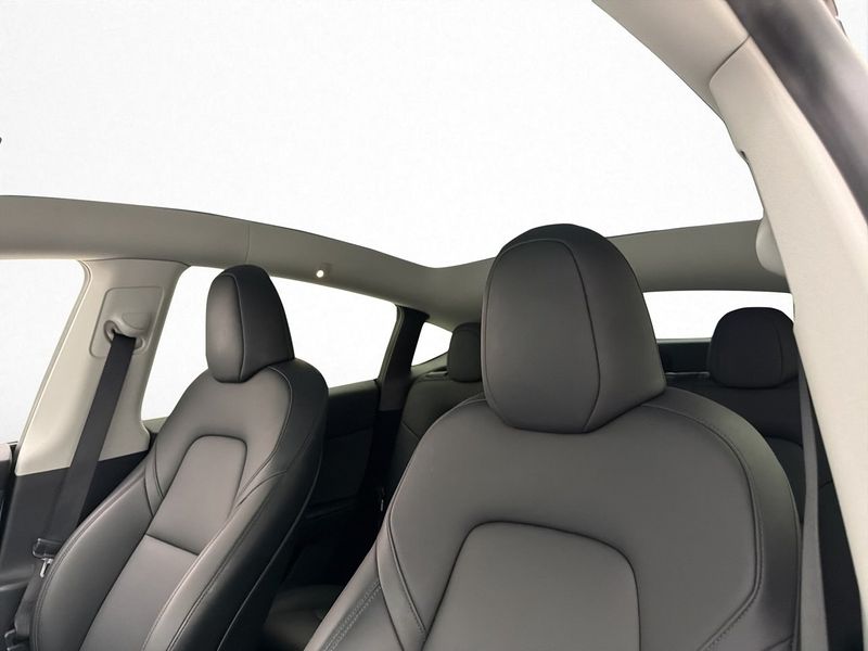 Tesla Model Y bild 11