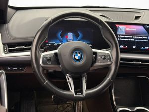 BMW iX1 bild 12