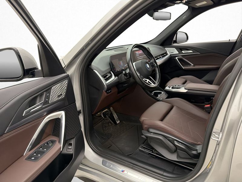 BMW iX1 bild 11