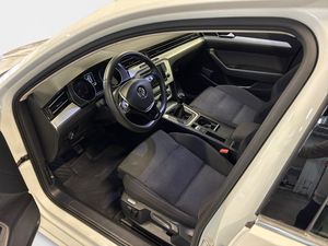Volkswagen Passat bild 9