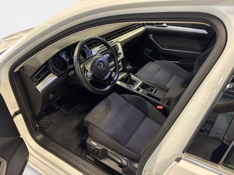 Volkswagen Passat bild 9