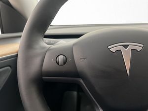 Tesla Model Y bild 13
