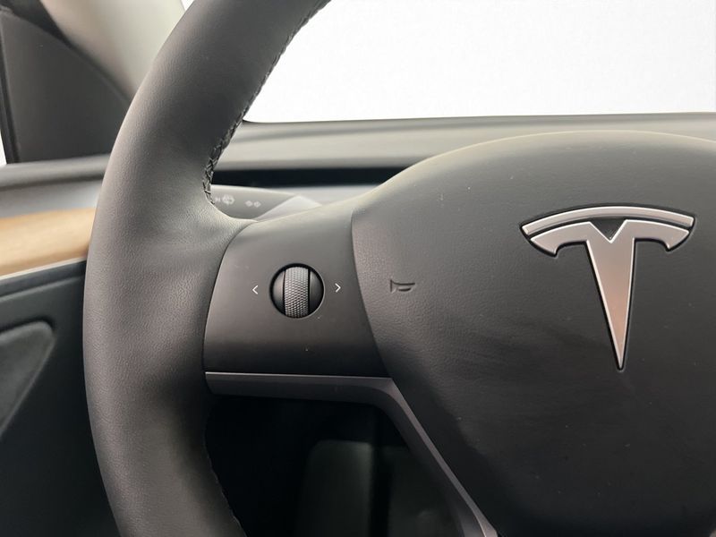 Tesla Model Y bild 13