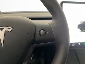 Tesla Model Y bild 14