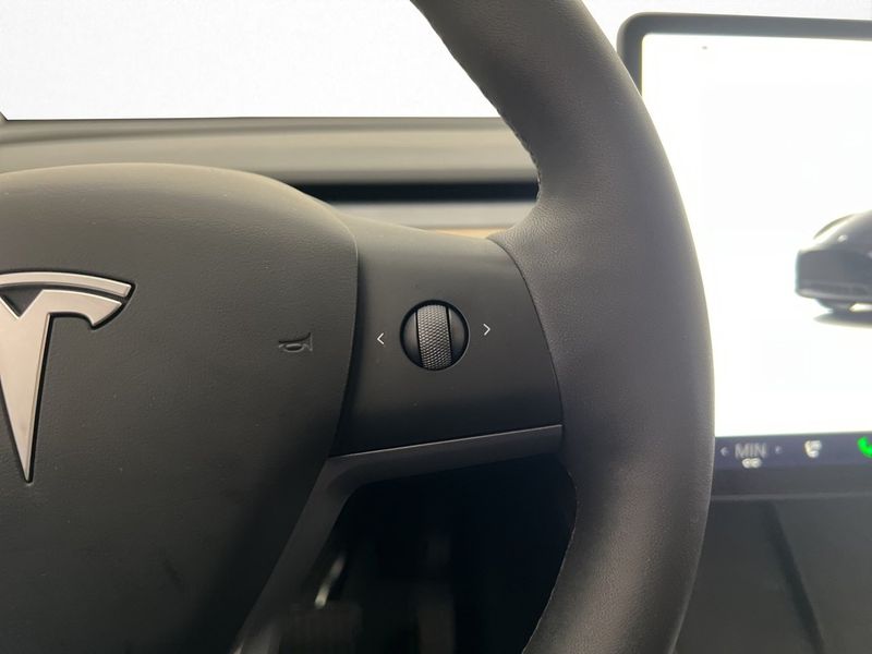 Tesla Model Y bild 14