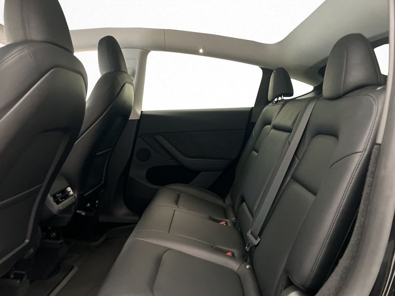 Tesla Model Y bild 28