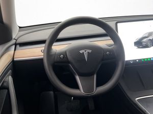 Tesla Model Y bild 12