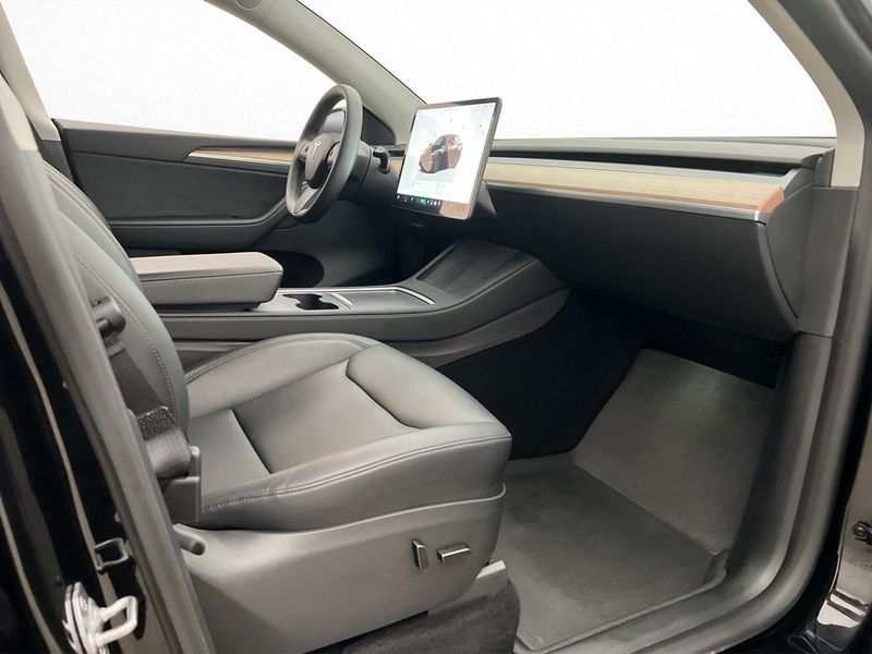 Tesla Model Y bild 27
