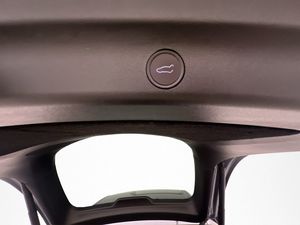 Tesla Model Y bild 28