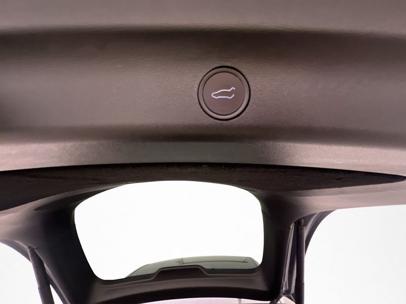 Tesla Model Y bild 28