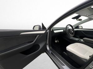 Tesla Model Y bild 10