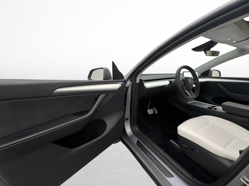 Tesla Model Y bild 10