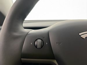 Tesla Model Y bild 15