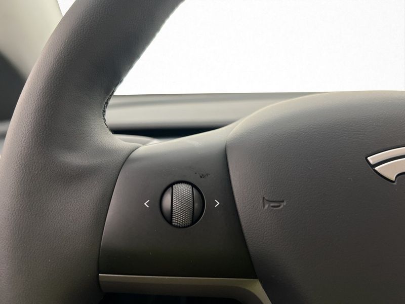 Tesla Model Y bild 15