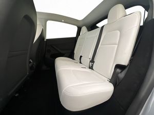 Tesla Model Y bild 26