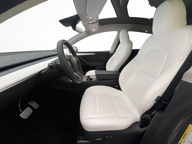 Tesla Model Y bild 11