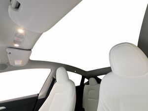 Tesla Model Y bild 12