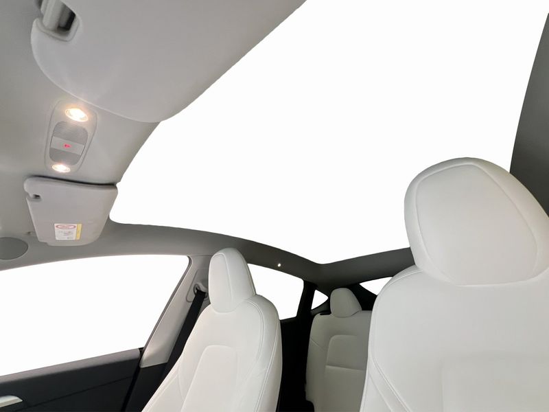 Tesla Model Y bild 12