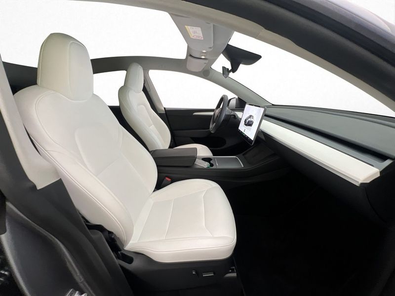 Tesla Model Y bild 25