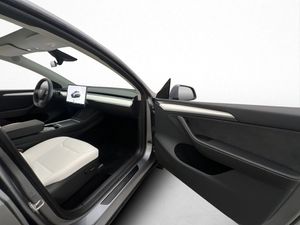 Tesla Model Y bild 24