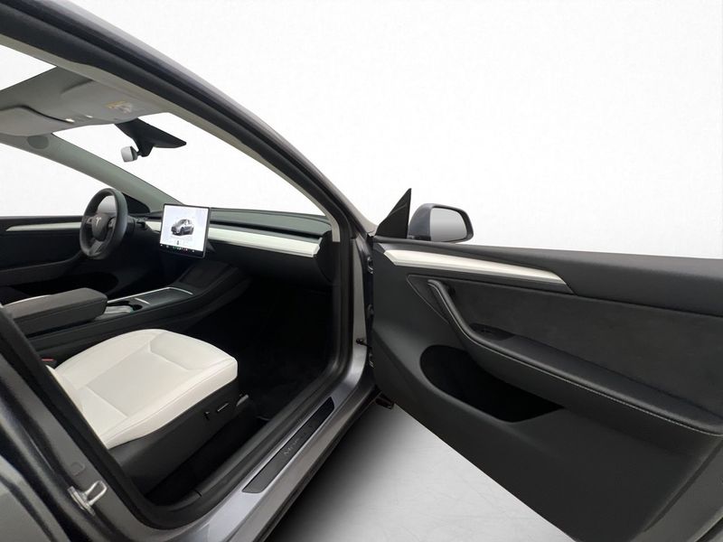 Tesla Model Y bild 24