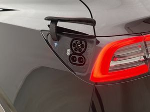 Tesla Model 3 bild 28