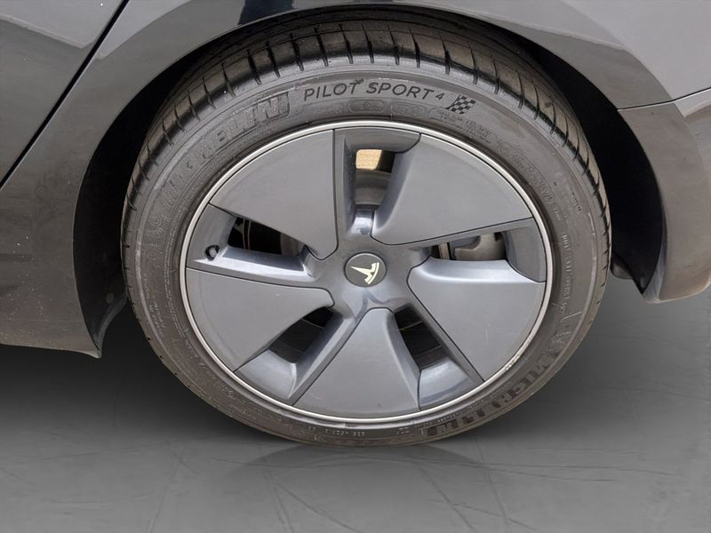 Tesla Model 3 bild 31