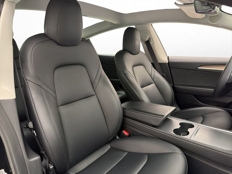 Tesla Model 3 bild 24