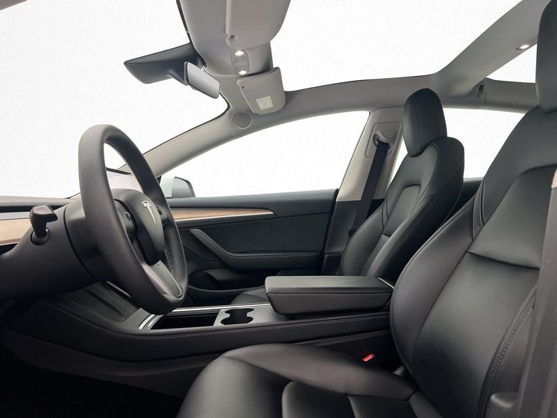 Tesla Model 3 bild 13