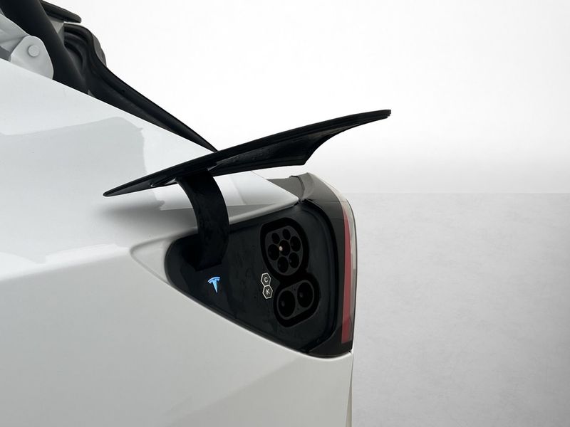 Tesla Model 3 bild 11