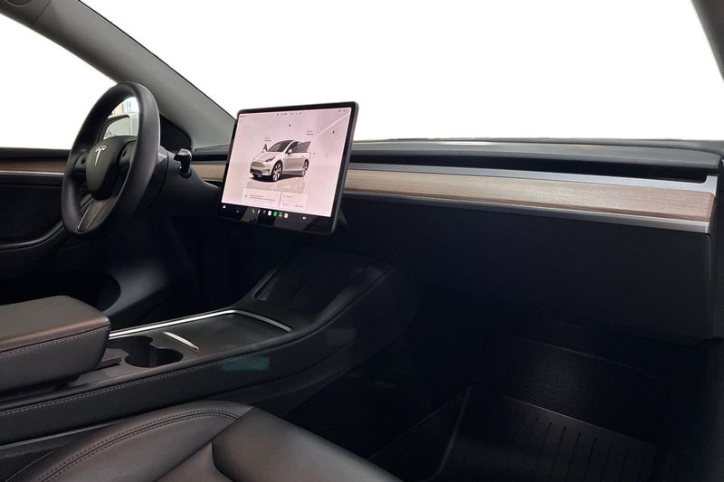 Tesla Model Y bild 12