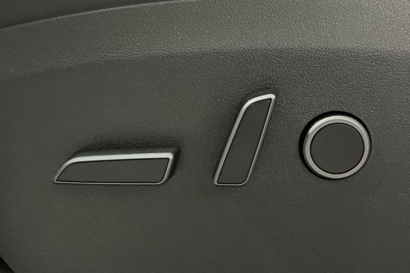 Tesla Model Y bild 28